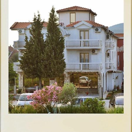 Guest House Lukac Бар Екстериор снимка