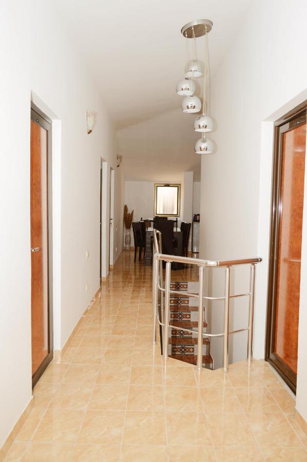 Guest House Lukac Бар Екстериор снимка