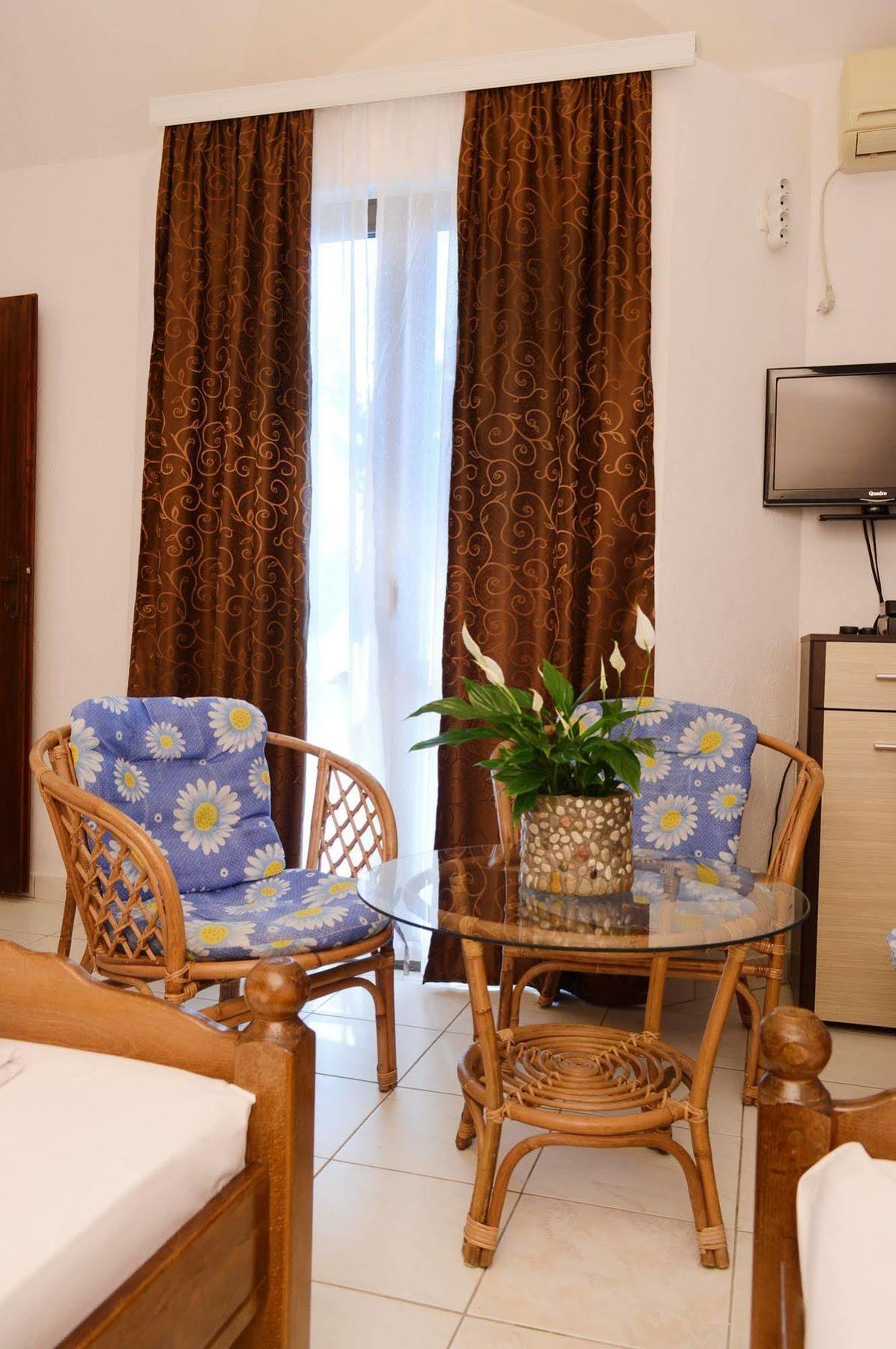 Guest House Lukac Бар Екстериор снимка