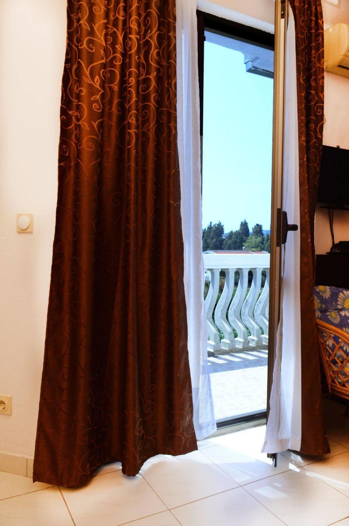 Guest House Lukac Бар Екстериор снимка